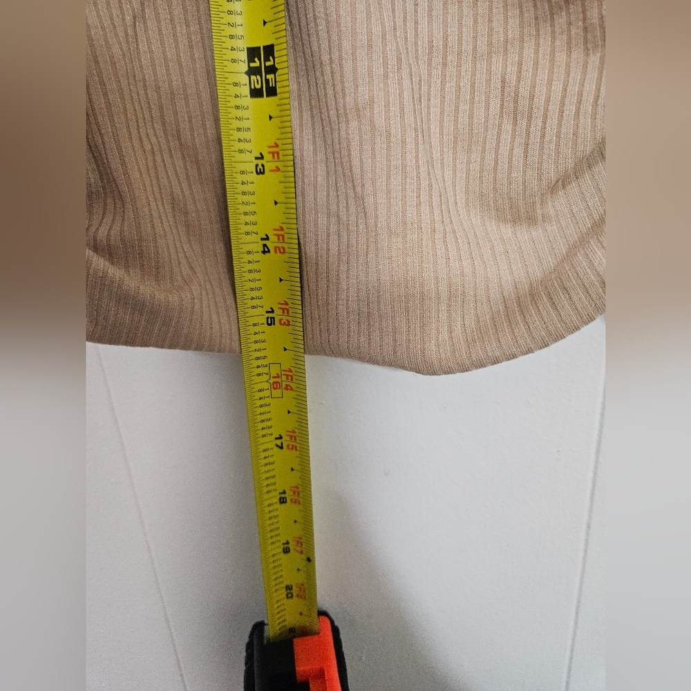 NWT White Fox Last One Standing Ribbed Crop - Picture 5 of 6